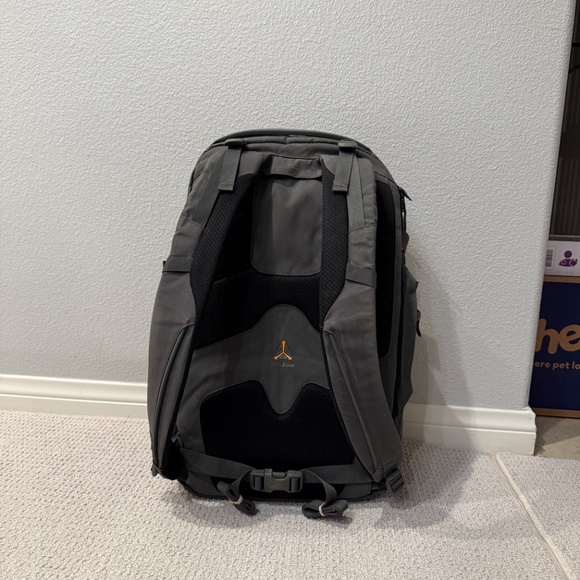 Lowepro HighLine BP 400 AW Backpack in Gray (36L) - Picture 6 of 15